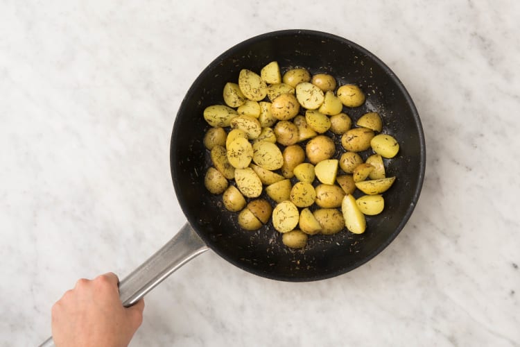 Aardappelen en kip bakken