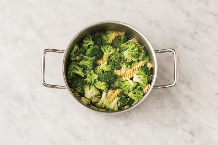 Cook the pasta & veg