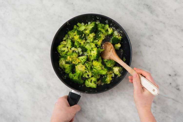 Cuire le brocoli à la poêle