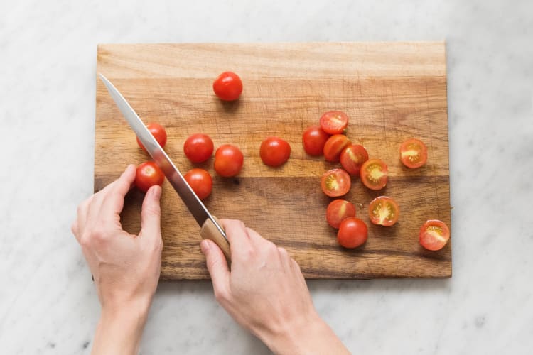 Cutting tomatoes