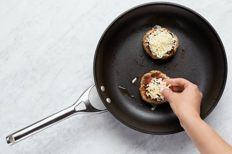 Patties De Fígado Picado Frito, Jauhemaksapihvit Finlandês, Com