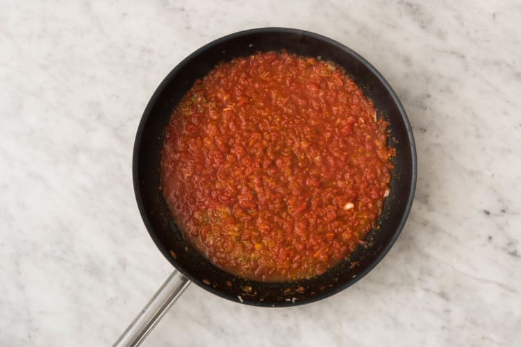 FÜR DIE TOMATENSOßE