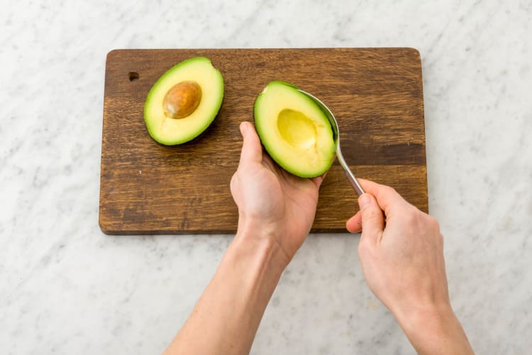 TOMATEN UND AVOCADO