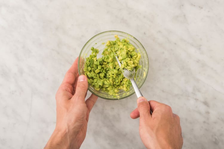 MAKE GUACAMOLE