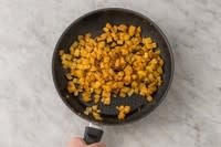 Paprika-aardappelblokjes bakken