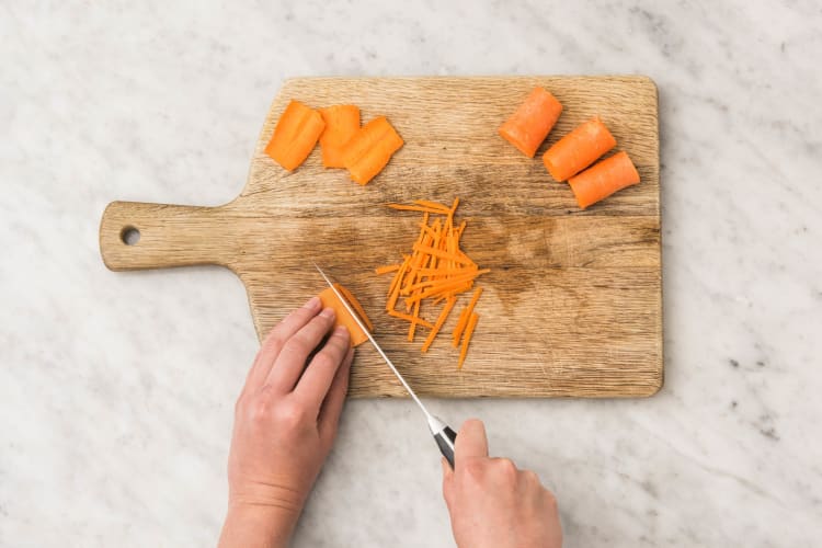 Tailler la carotte et le poireau
