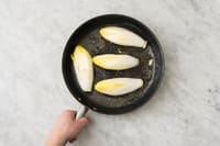 Cuire les asperges vertes