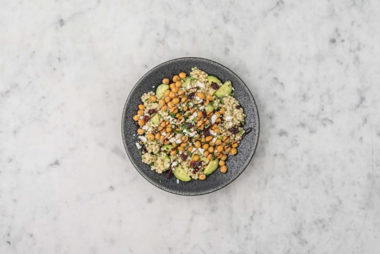 Perlencouscous-Salat mit Ziegenkäse Rezept | HelloFresh