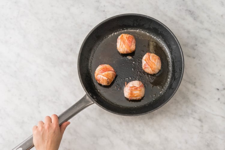 Hackbällchen gefüllt mit Mozzarella Rezept | HelloFresh