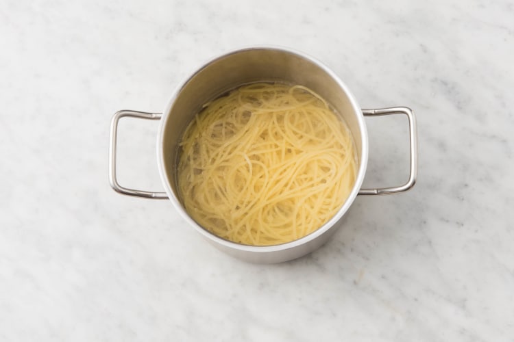 Cook the spaghetti & meatballs