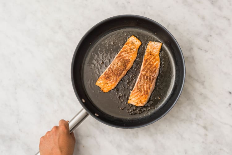 Pan-fry salmon