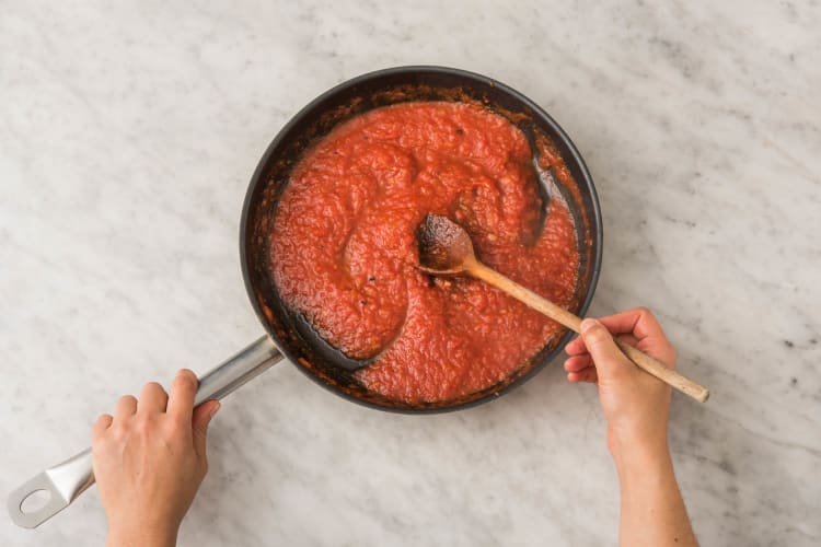 Préparer la sauce tomate