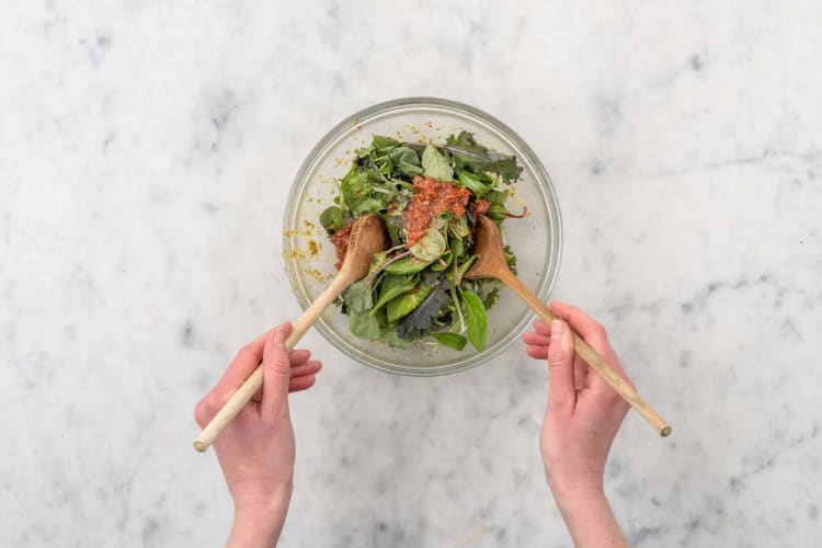 Salat marinieren
