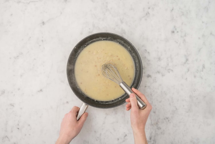 Préparer la sauce à la ciboulette