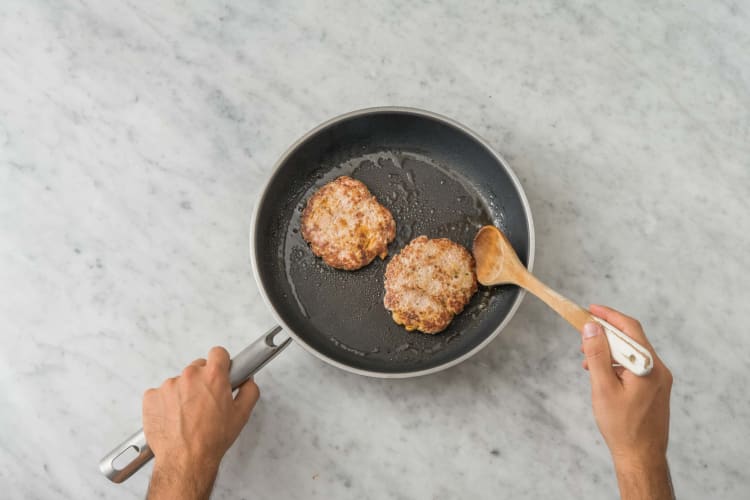 Kipburgers bakken