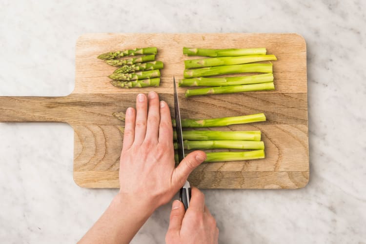 Spargel schälen