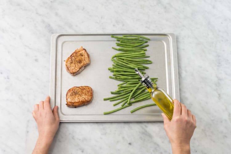 Faire rôtir le porc et les haricots verts