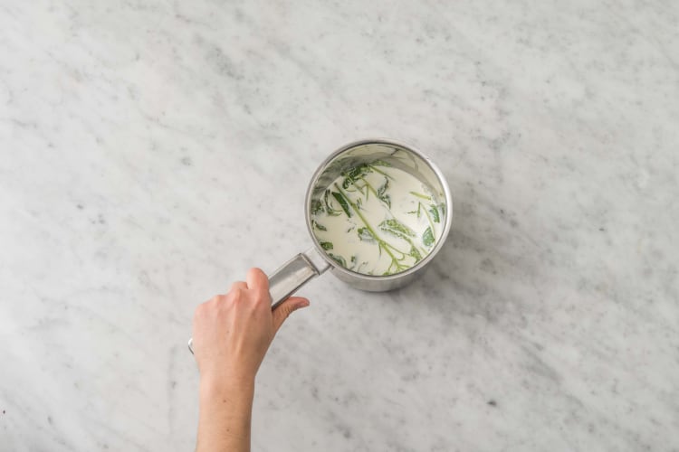 Préparer la crème de mélisse