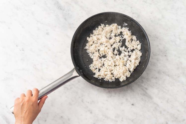 Make garlic rice