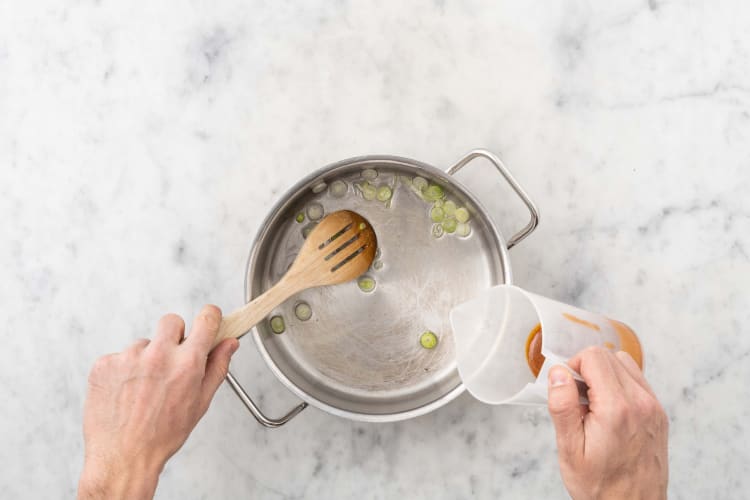 Soße kochen