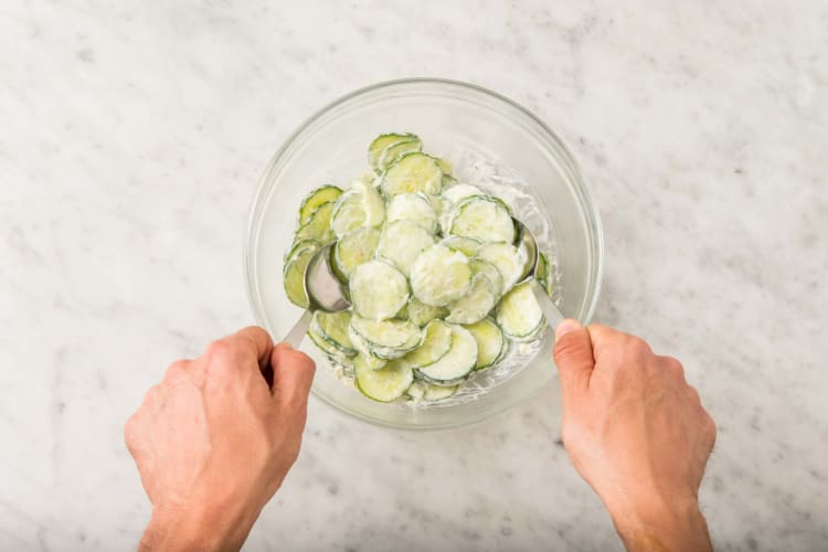 Für den Gurkensalat
