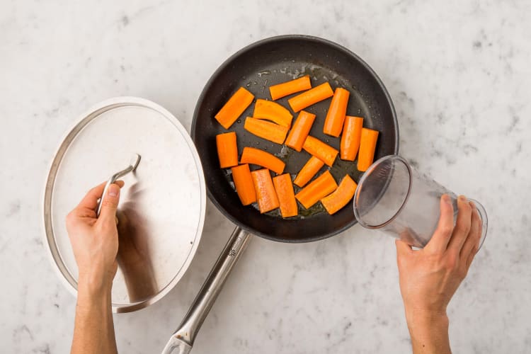 Cuire les carottes à l’étuvée