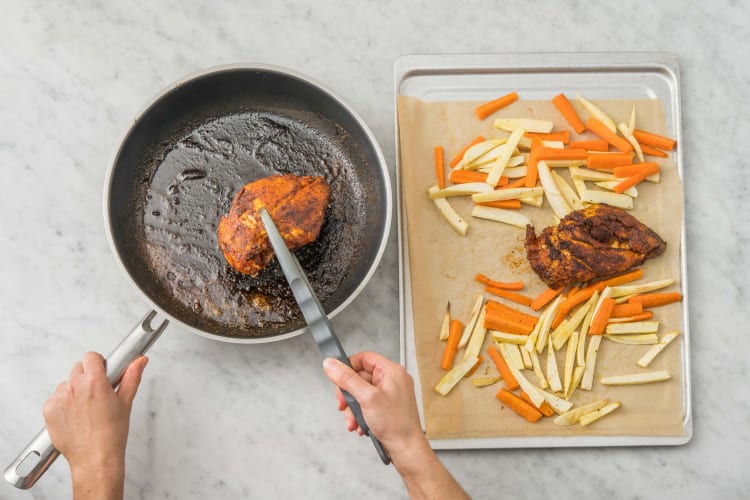 Harissa-Hähnchenfilet mit Pastinake &amp; Pflaumen-Balsamico-Soße Rezept ...