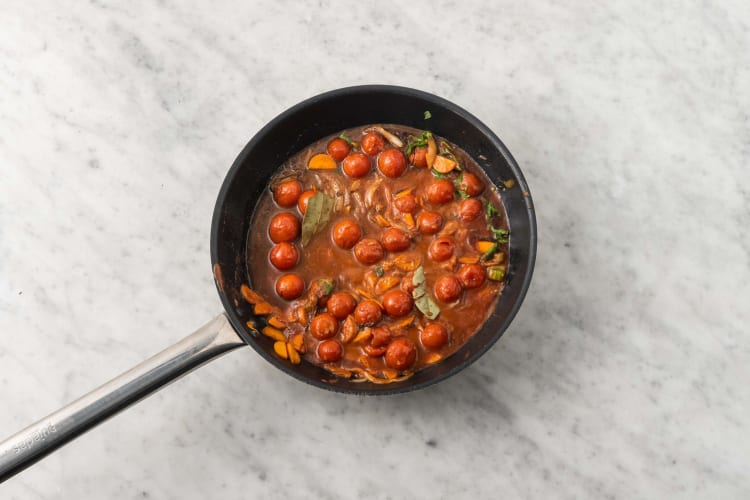 Faire réduire la sauce tomate