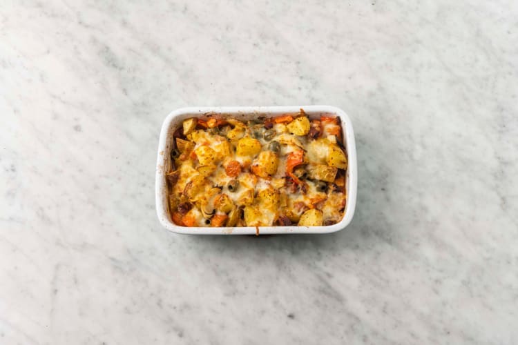 Pikanter Chorizo-Auflauf mit Kartoffeln &amp; Käsekruste Rezept | HelloFresh