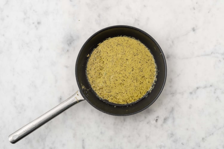 Préparer la sauce au pesto