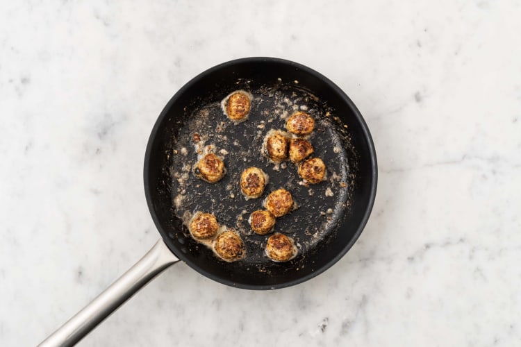 Cuire les boulettes de viande