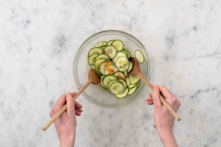 Dip & Gurkensalat