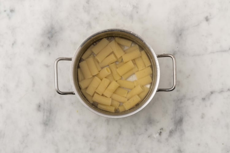 Cook rigatoni