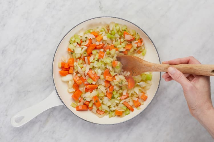 Pub-Style Shepherd's Pie • Bread Booze Bacon