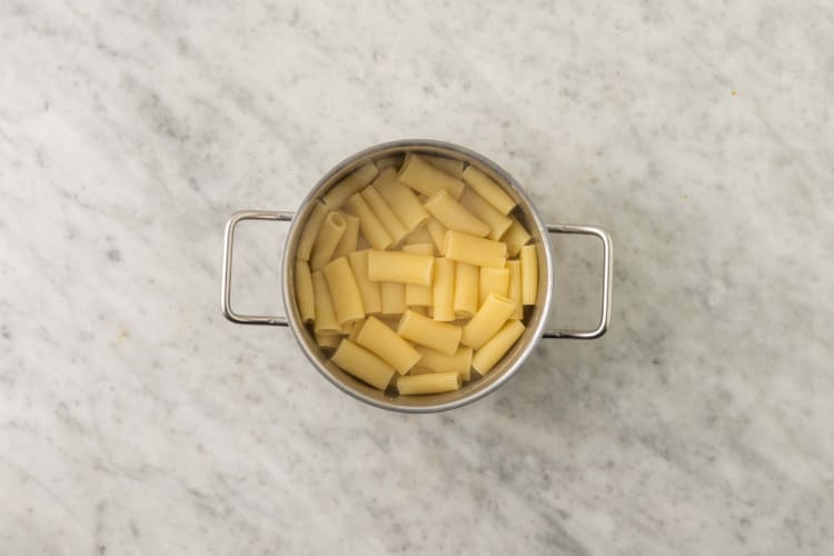 Cook rigatoni