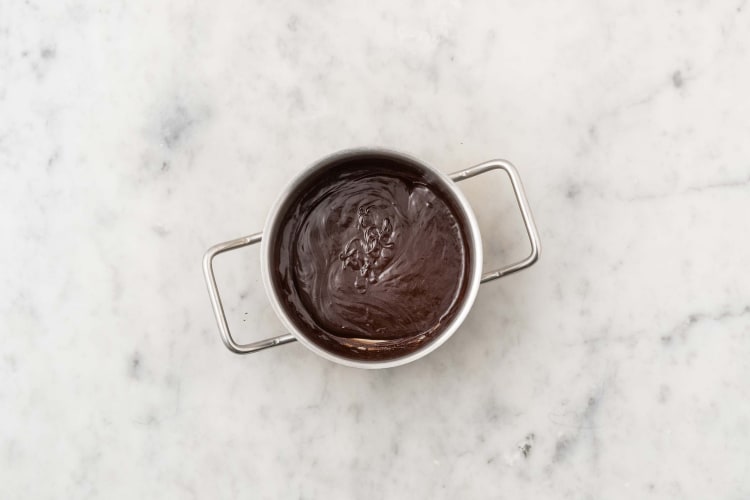 Make chocolate topping