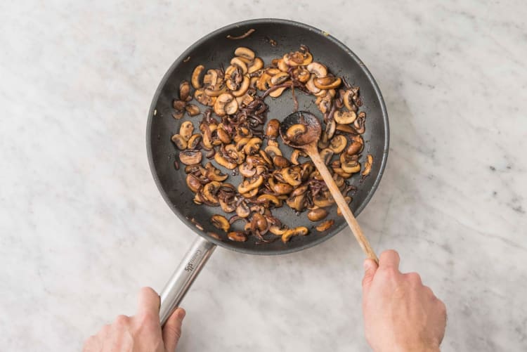 Faire cuire le mélange de champignons