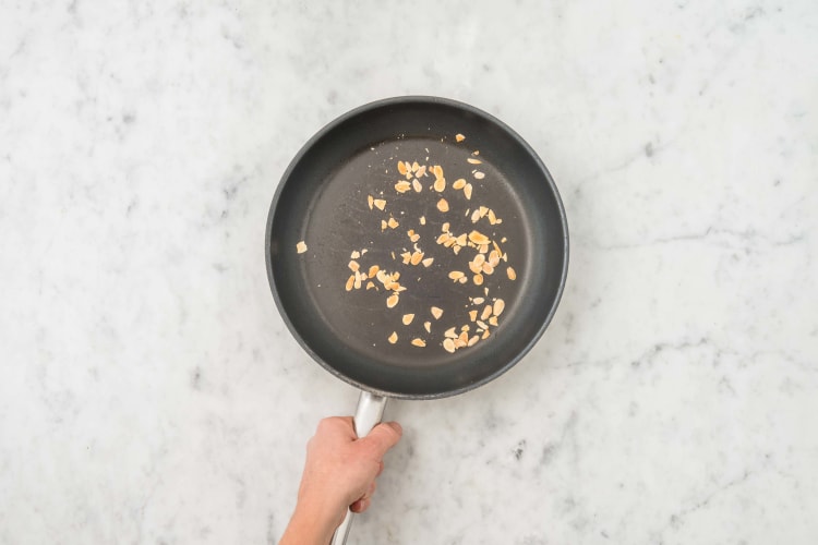 Faire griller les amandes effilées