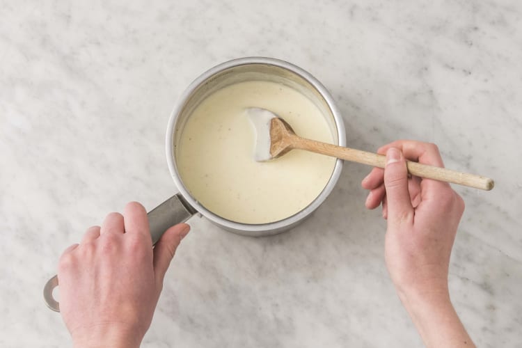 Préparer la sauce au camembert