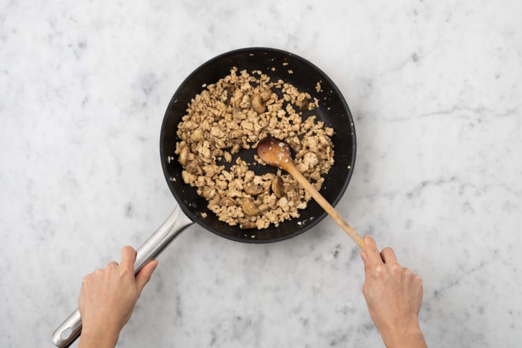 Cuire la dinde et les champignons