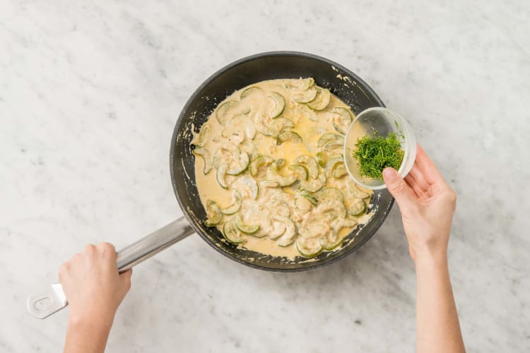 Zarter Lachs mit zitroniger Walnuss-Gremolata Rezept | HelloFresh