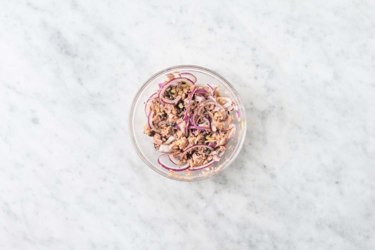 Make vinaigrette and tuna mixture