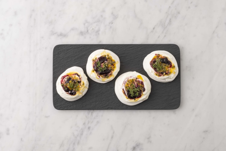 Servir les pavlovas