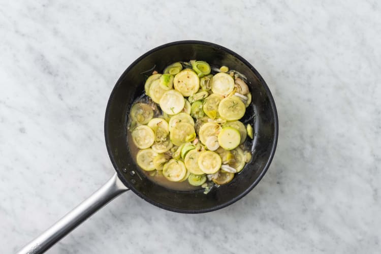 Cuocere le verdure e la pasta