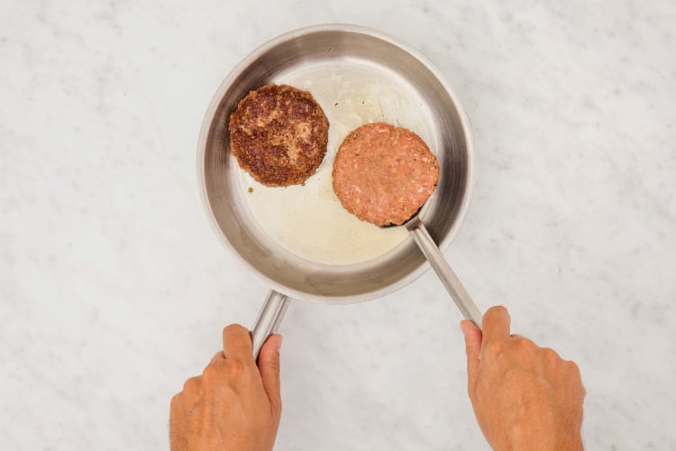 Cocina las hamburguesas