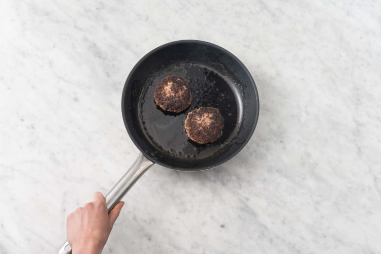 Cocina las hamburguesas