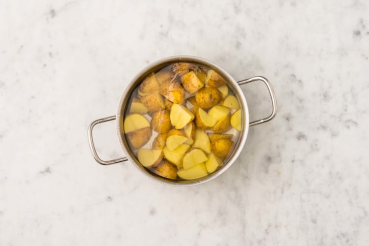 Cuece las patatas