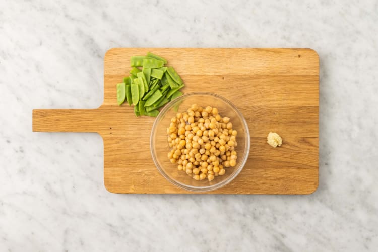 Prepara las verduras y garbanzos