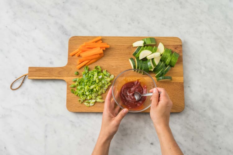 Préparer les légumes et mélanger la sauce