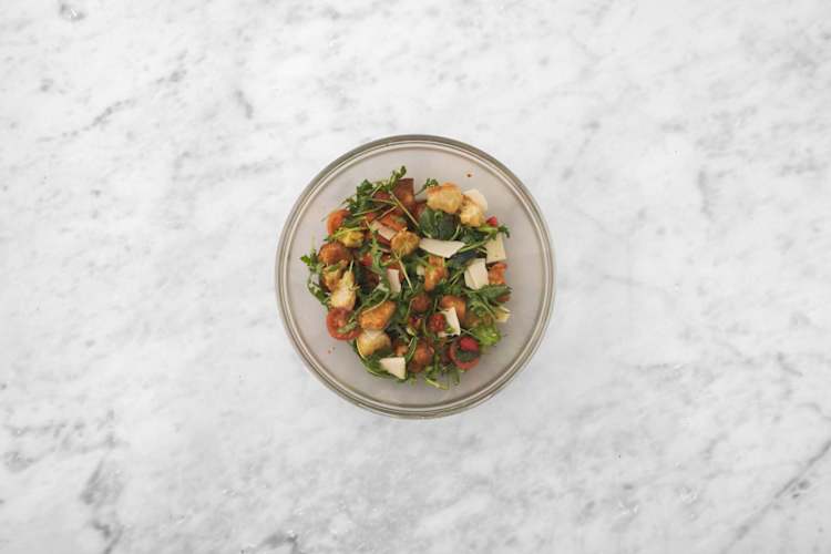 Blanda panzanellasallad